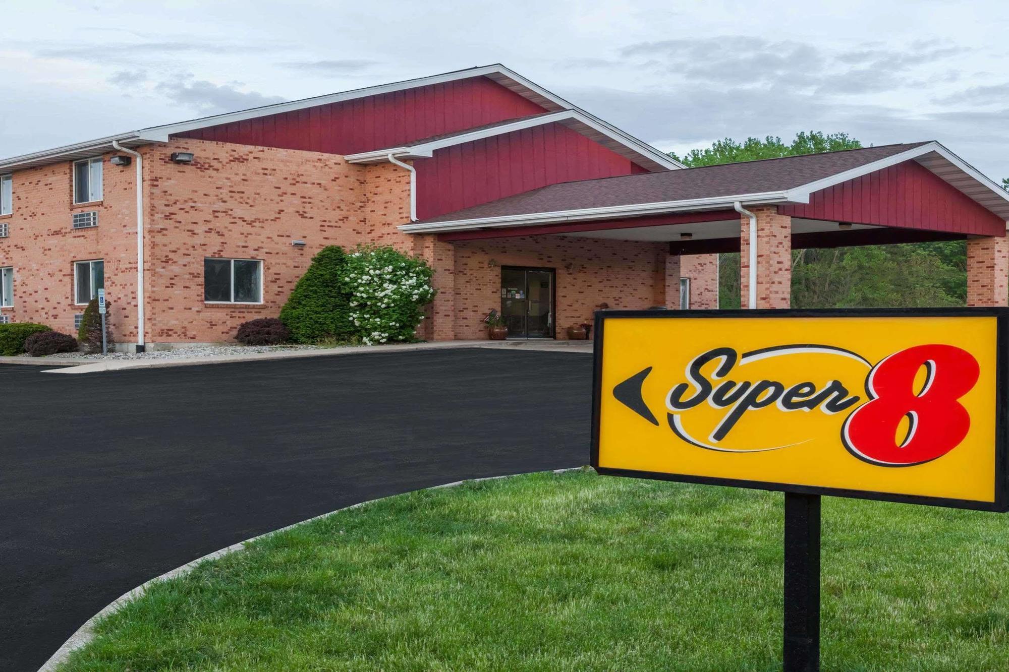 Super 8 By Wyndham Watseka Otel Dış mekan fotoğraf