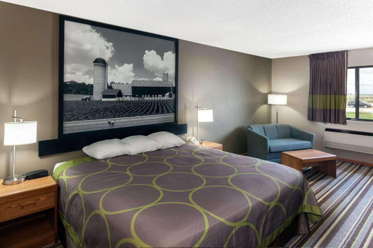 Super 8 By Wyndham Watseka Otel Dış mekan fotoğraf