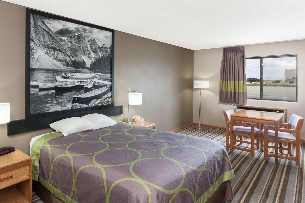 Super 8 By Wyndham Watseka Otel Dış mekan fotoğraf