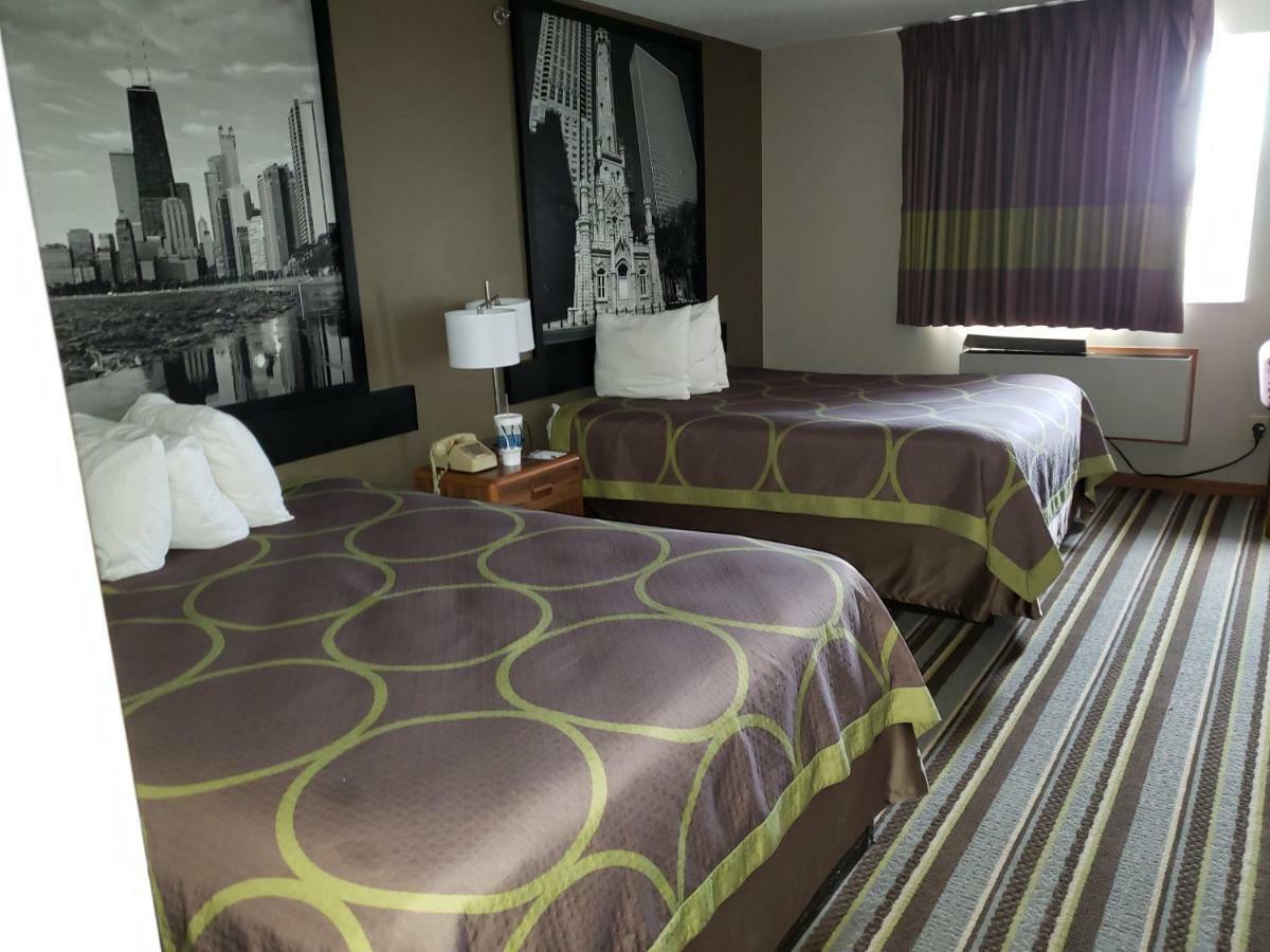 Super 8 By Wyndham Watseka Otel Dış mekan fotoğraf