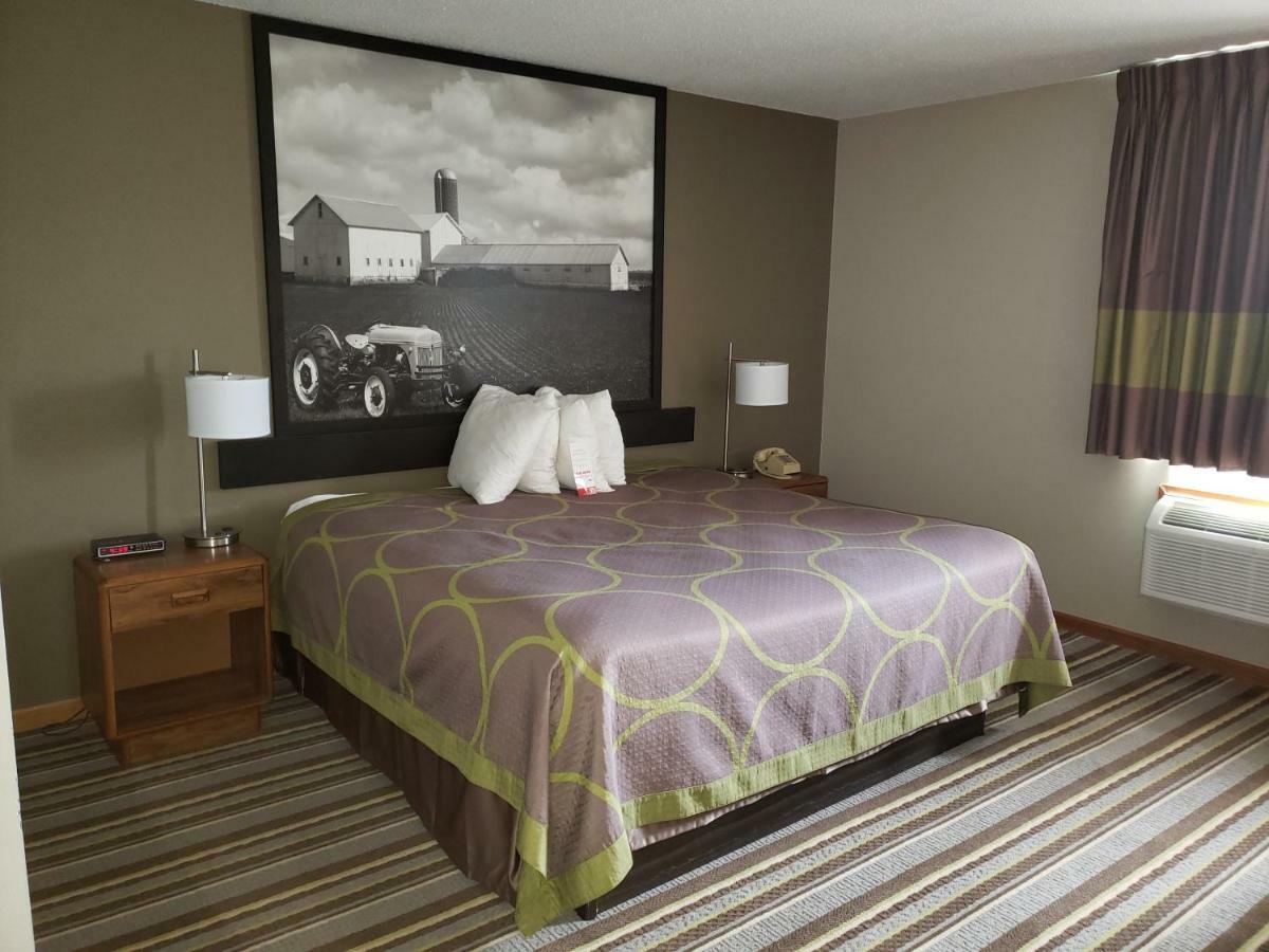 Super 8 By Wyndham Watseka Otel Dış mekan fotoğraf