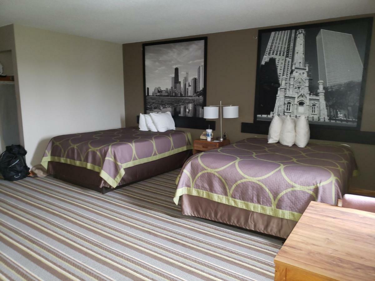 Super 8 By Wyndham Watseka Otel Dış mekan fotoğraf